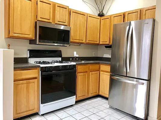 Rented by R New York | media 23