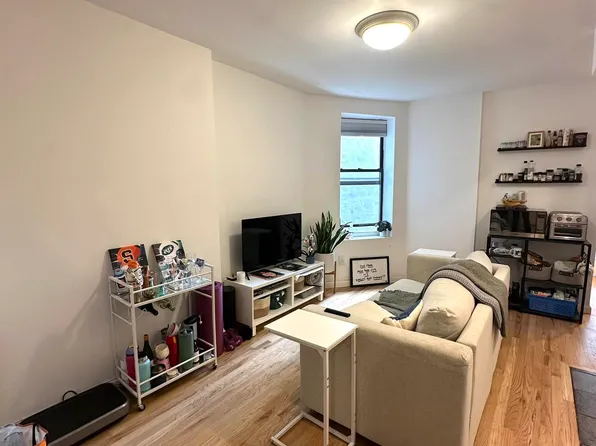 324 W 47th St APT 4B, New York, NY 10036