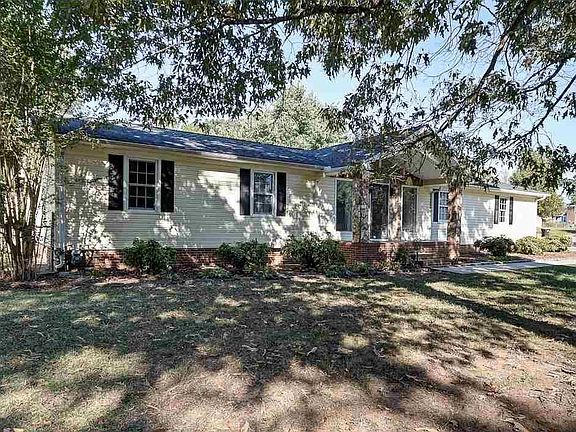 2nd image of 110 Dogwood Ct