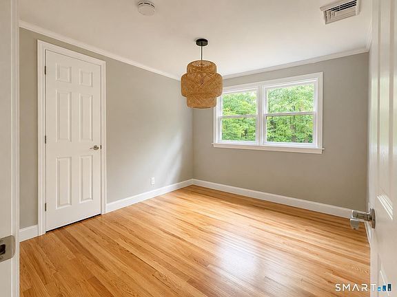 4th image of 29 Barry Lane