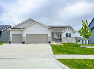 2645 Serenity Dr, Waukee, IA 50263
