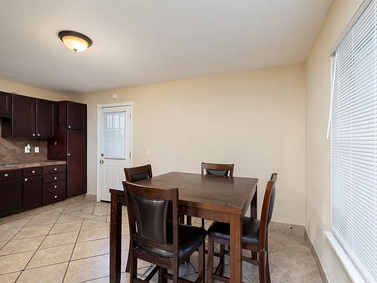430 Demya Dr — Photo 5