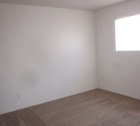 5th image of 534 E Myrtle Ave