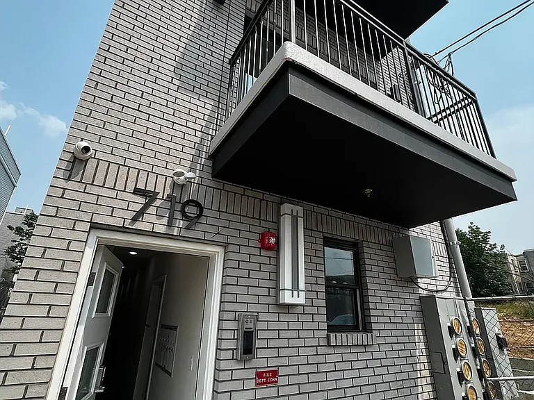 719 N 35th St #4A — Photo 16