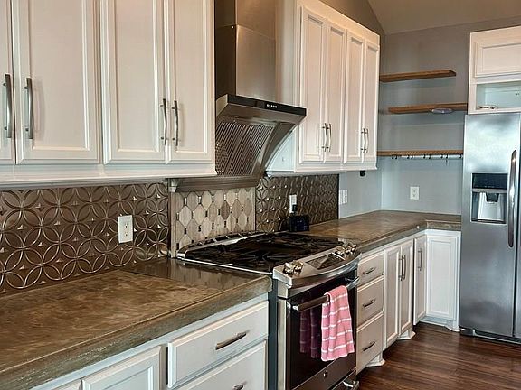 3rd image of 1831 S Lake Ferguson Rd