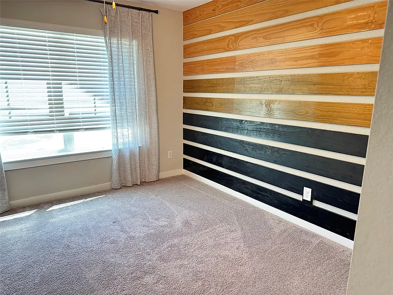 2328 Calvert Dr — Photo 13