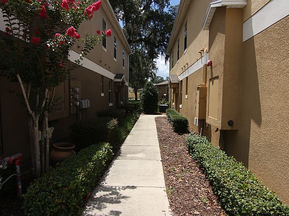3rd image of 1559 Scarlet Oak Loop #1559