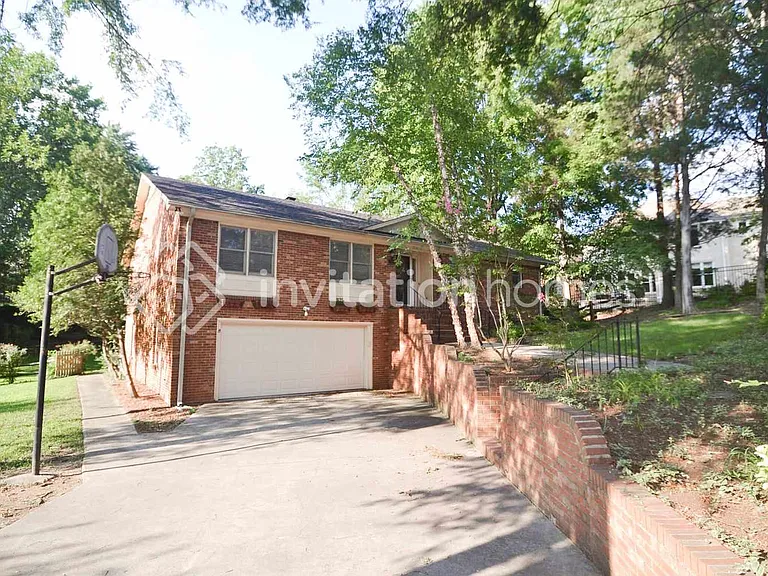7131 Hillside Ln — Photo 1