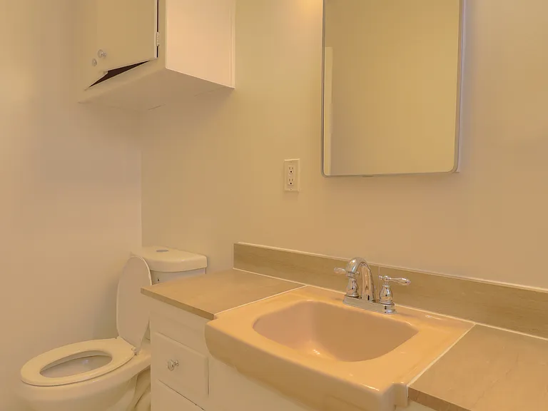 4808 Riverton Ave #7 — Photo 25