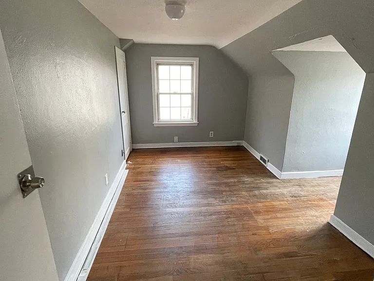 182 Woodland St — Photo 2