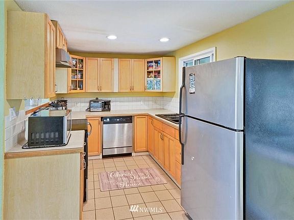 4th image of 23404 Peterson Dr