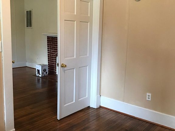 Foyer entry to apartment