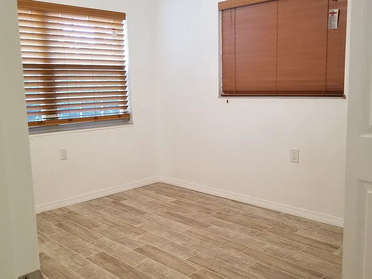 2911 Sanka Dr — Photo 13