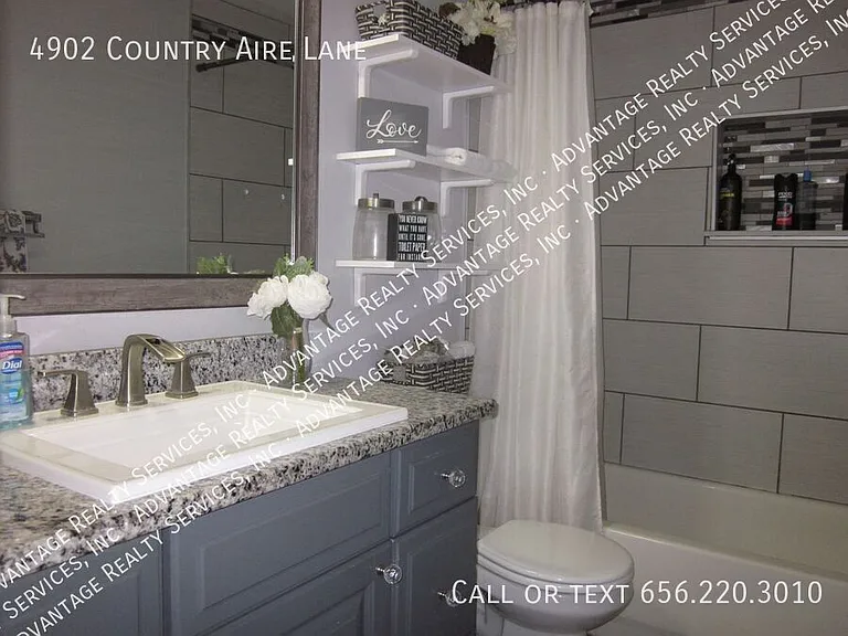 4902 Country Aire Ln — Photo 11