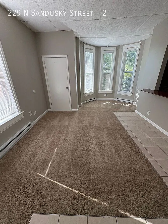 Historic living in the heart of downtown Delaware! — Photo 2