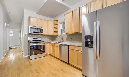 2033 W Huron St #G — Photo 2