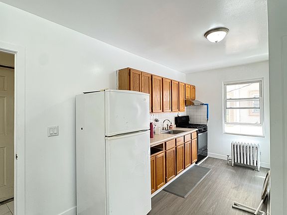 3rd image of 1908 Jerome Ave #2A