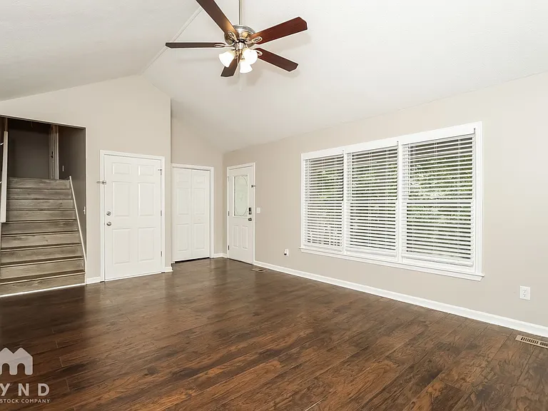 1359 Lakeview Pkwy — Photo 5