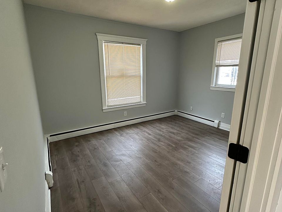 26 E Cicotte St, photo 8