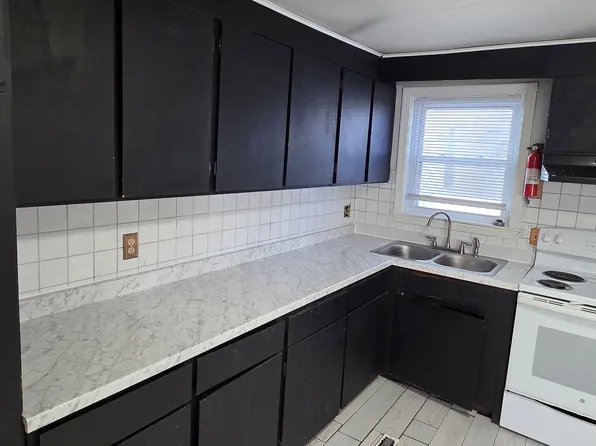 77 Ash St #A, Nashua, NH 03060