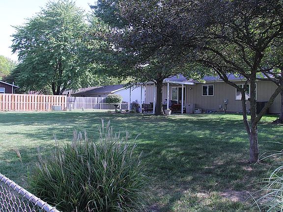 4th image of 3205 Forsyth Dr
