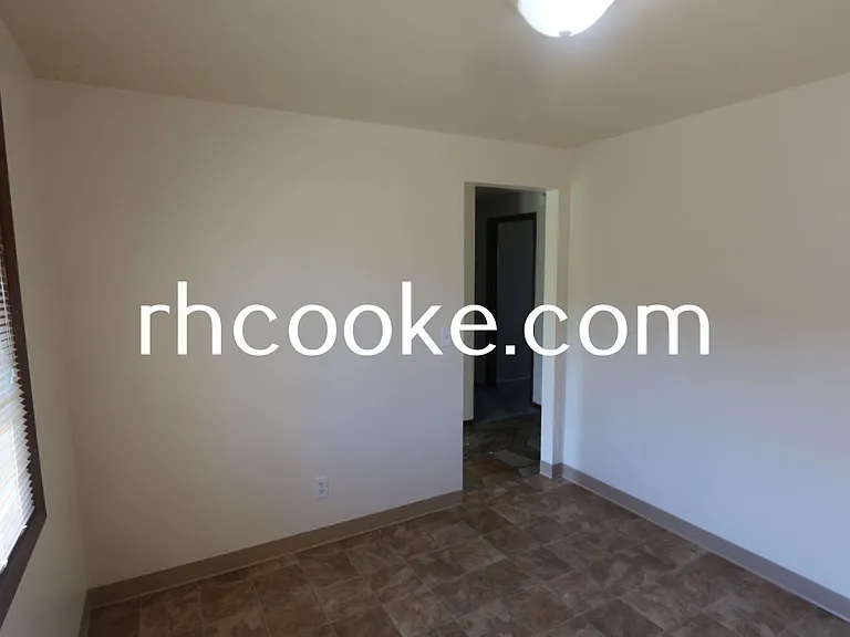 5711 N Greenwood Blvd — Photo 8