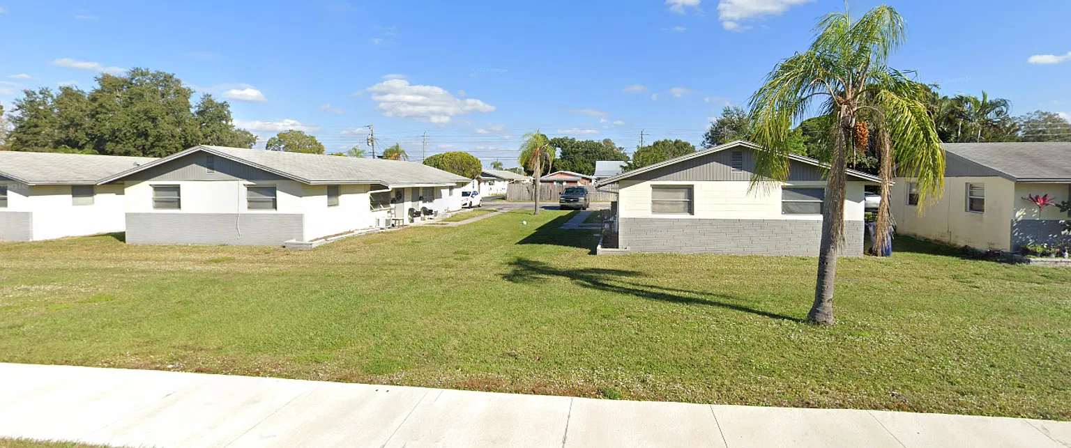 2 bedroom 2 bath Duplex — Photo 3