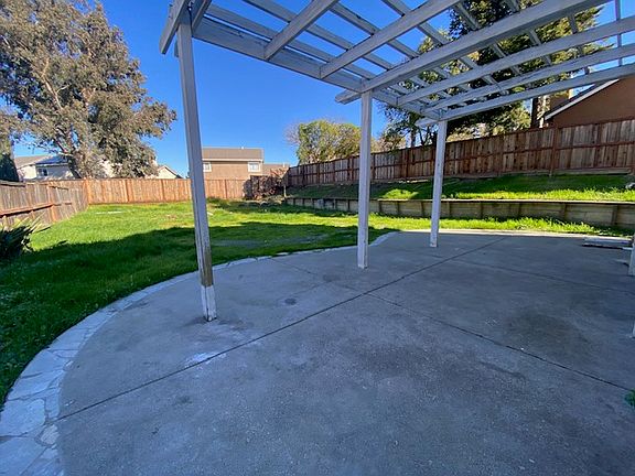 3rd image of 2366 Woodhill Dr