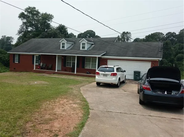 1303 Greenbriar Dr, Griffin, GA 30223
