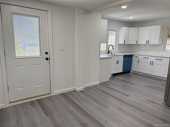 4th image of 176 Willow Avenue