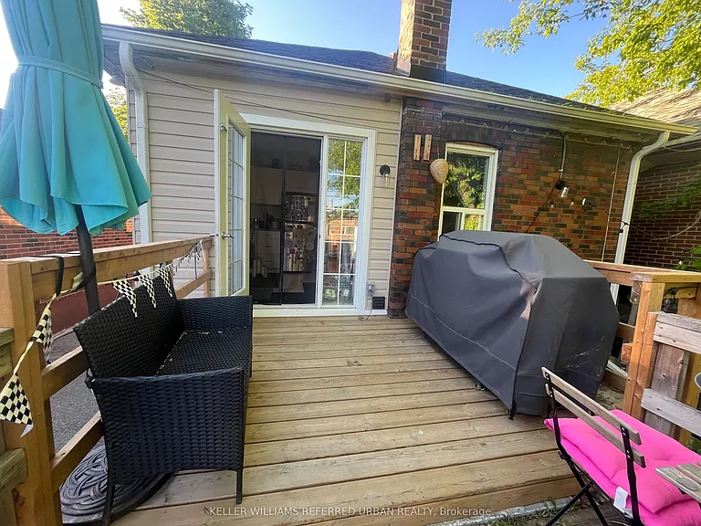 111 Clovelly Ave #MAIN FLOOR — Photo 10