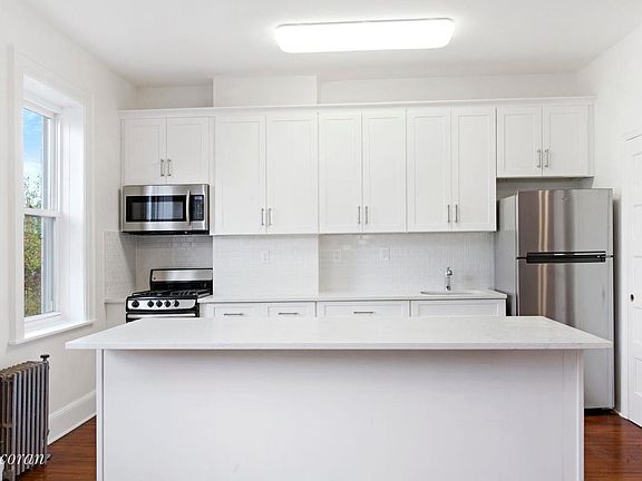 3rd image of 1489 Putnam Ave