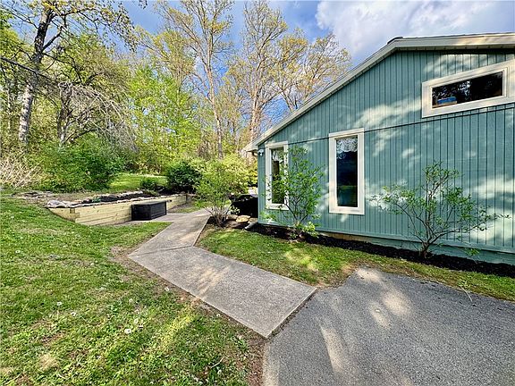 3rd image of 504 Sawmill Rd