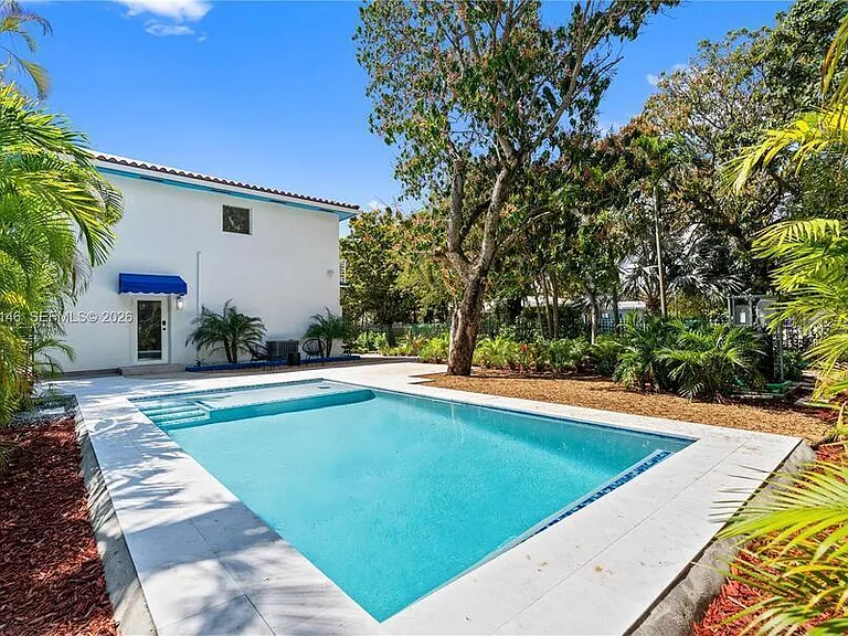 1345 SW 14th Ave — Photo 3
