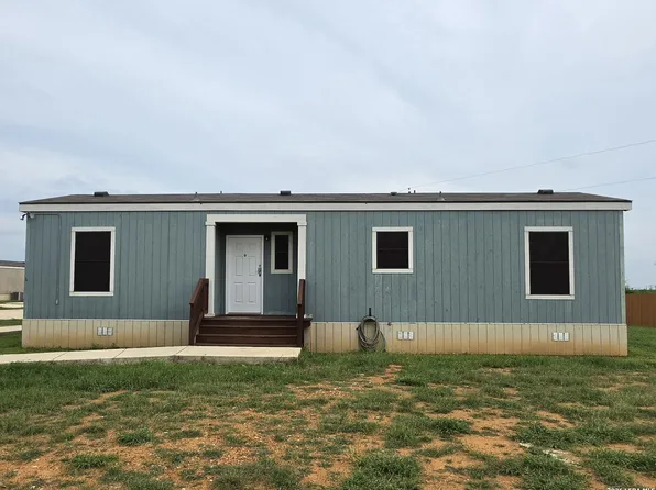 112  17B Energy Drive, Cotulla, TX 78014