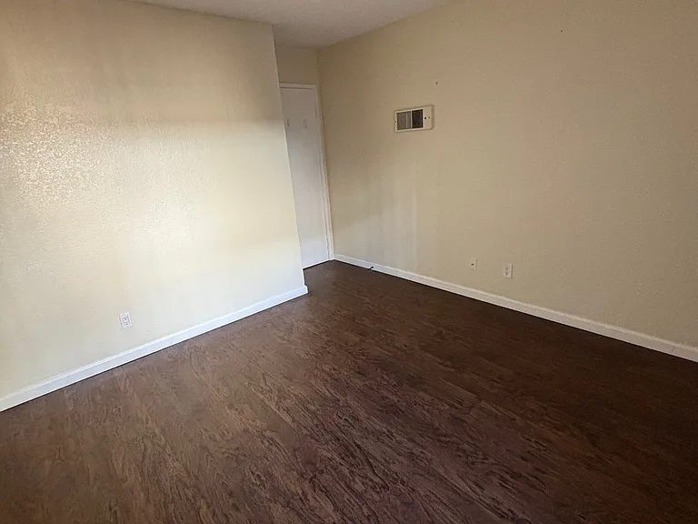 2573 Ulric St #14 — Photo 3