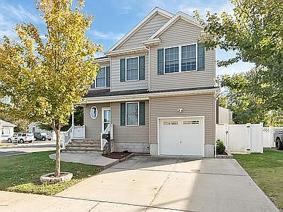 2nd image of 284 Linden St