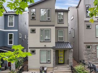 9028 SW Steens Ln, Portland, OR 97225