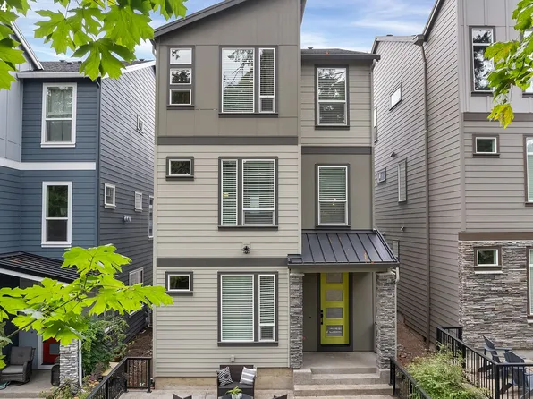 9028 SW Steens Ln, Portland, OR 97225