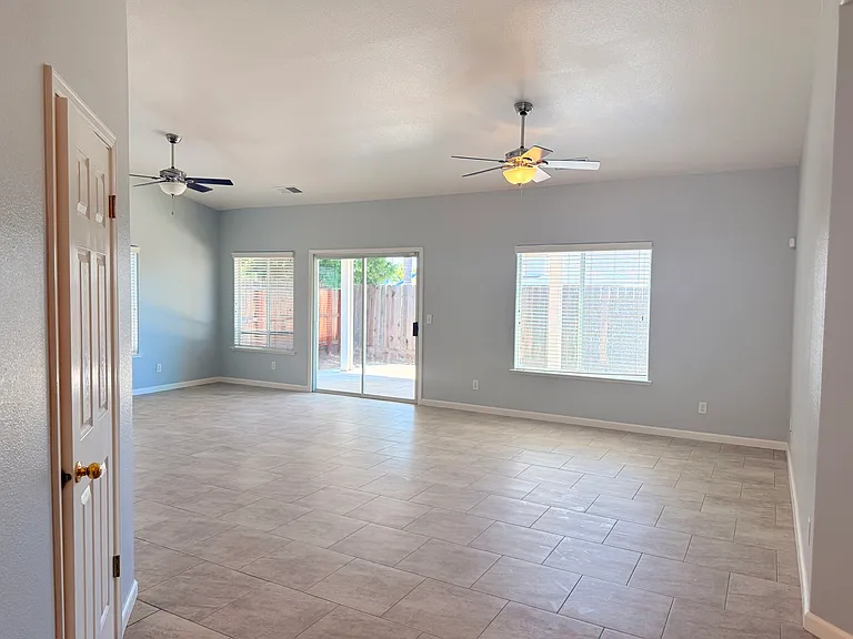 1786 Gibson Ave — Photo 28