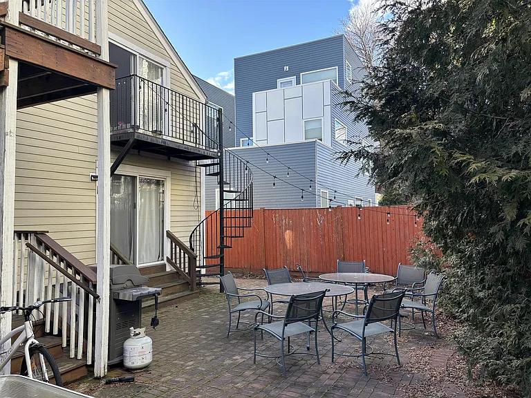 159 Auburn St #2 — Photo 7
