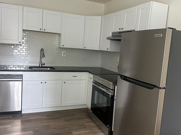 3rd image of 305 Summit Ave APT 1