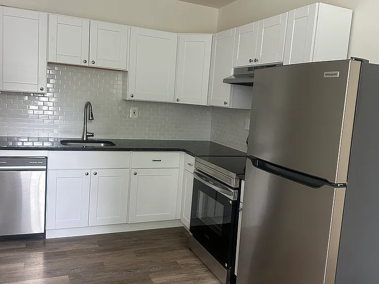 305 Summit Ave #1 — Photo 3