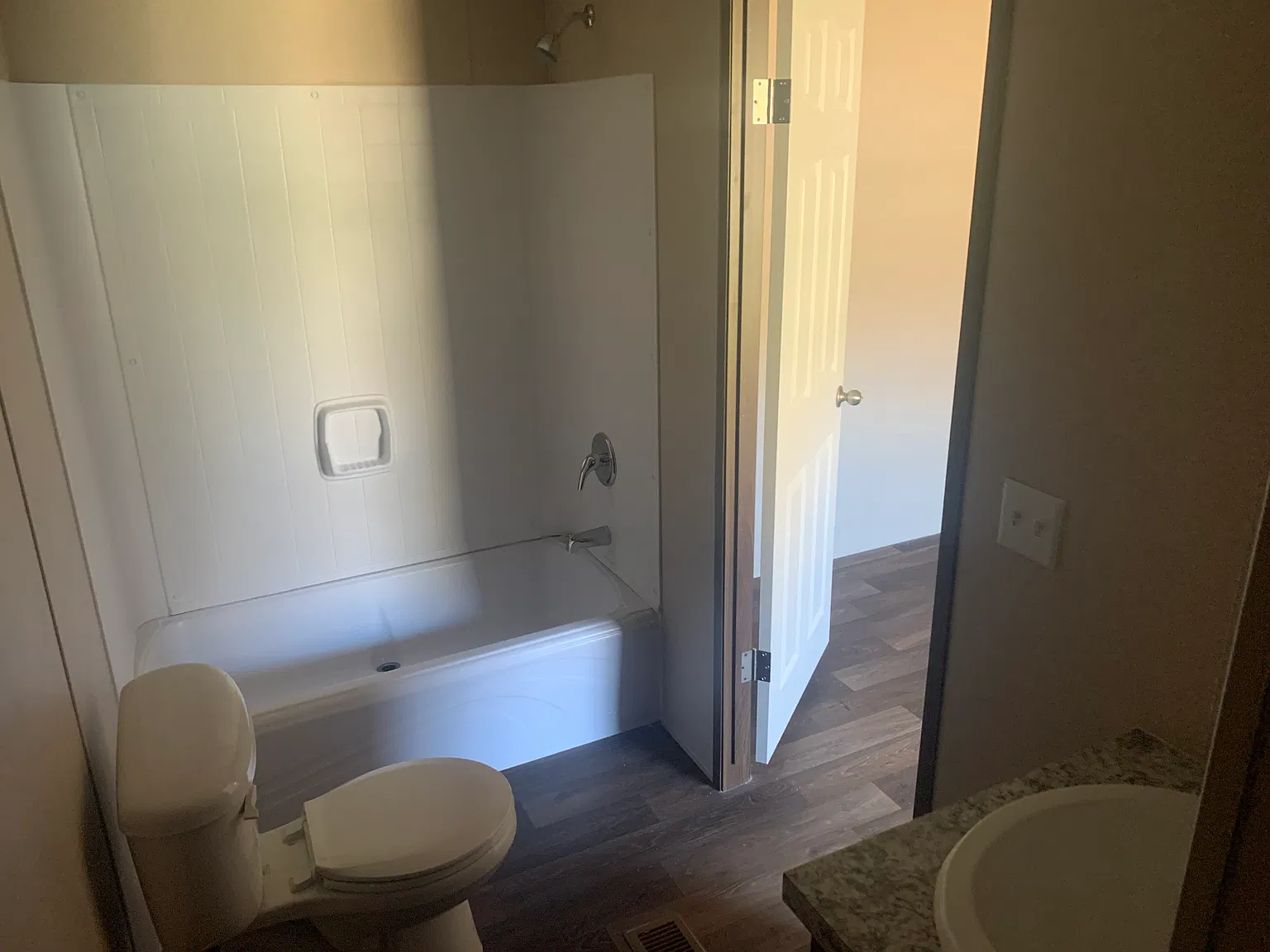 2 bed, 1000 sqft, $1,400 — Photo 4