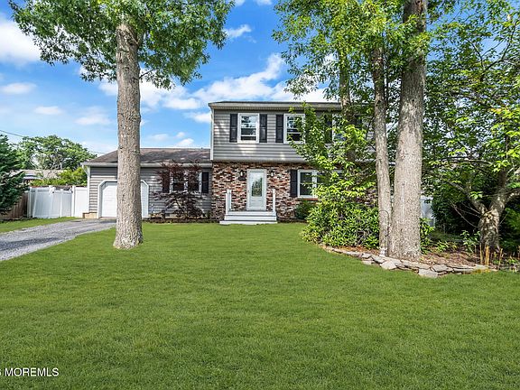 2nd image of 2209 Crestwood Drive