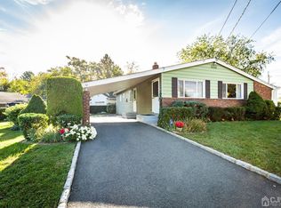 10 Bonham Dr, Edison, NJ 08837