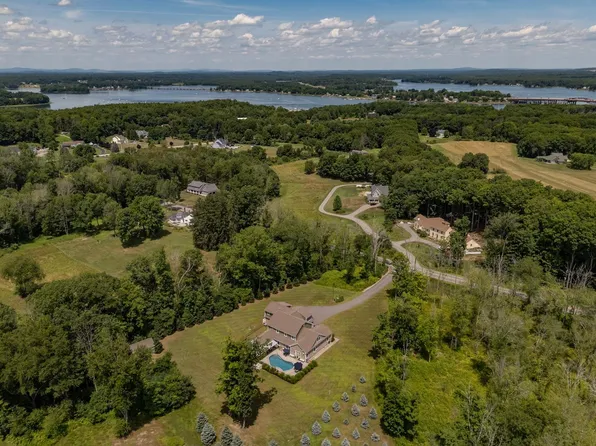 113 Fox Point Road, Newington, NH 03801