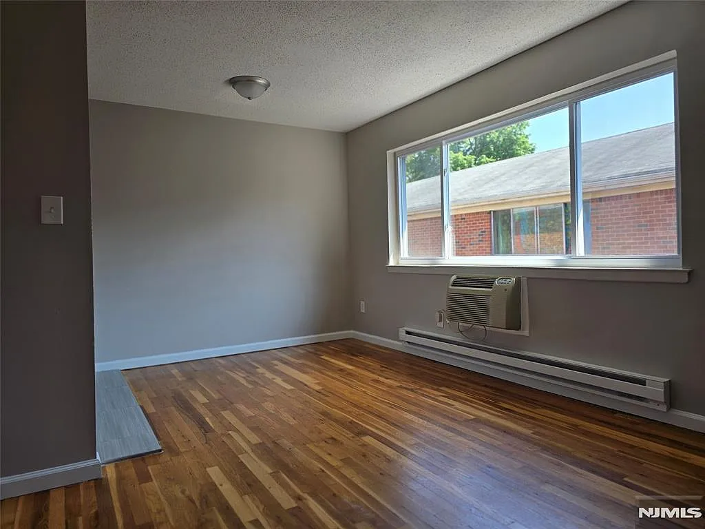 1 bed, 650 sqft, $1,975 — Photo 2