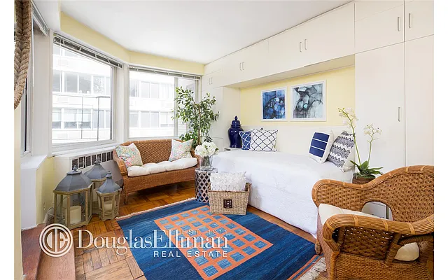 Sold by Douglas Elliman | media 15