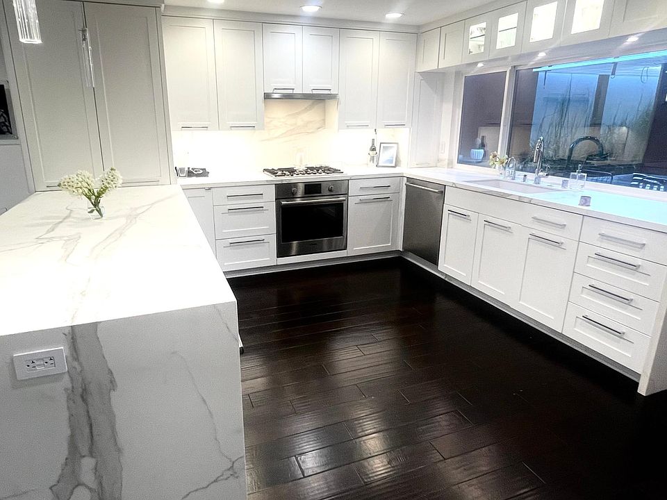 1st image of 7049 Island Village Dr